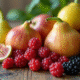 Assortiment de fruits avec figues et groseilles indiennes