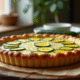 Tarte à la courgette fraîche tranchée sur table en bois